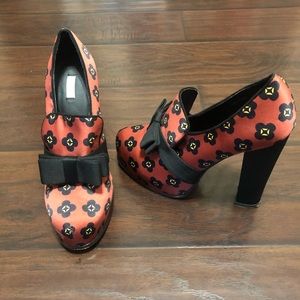 UO Cooperative Bow Loafer Heels Printed Size 7
